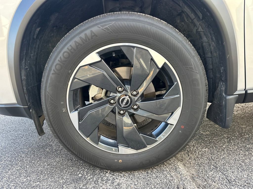 Used 2025 Nissan Rogue SV AWD/4WD image 7