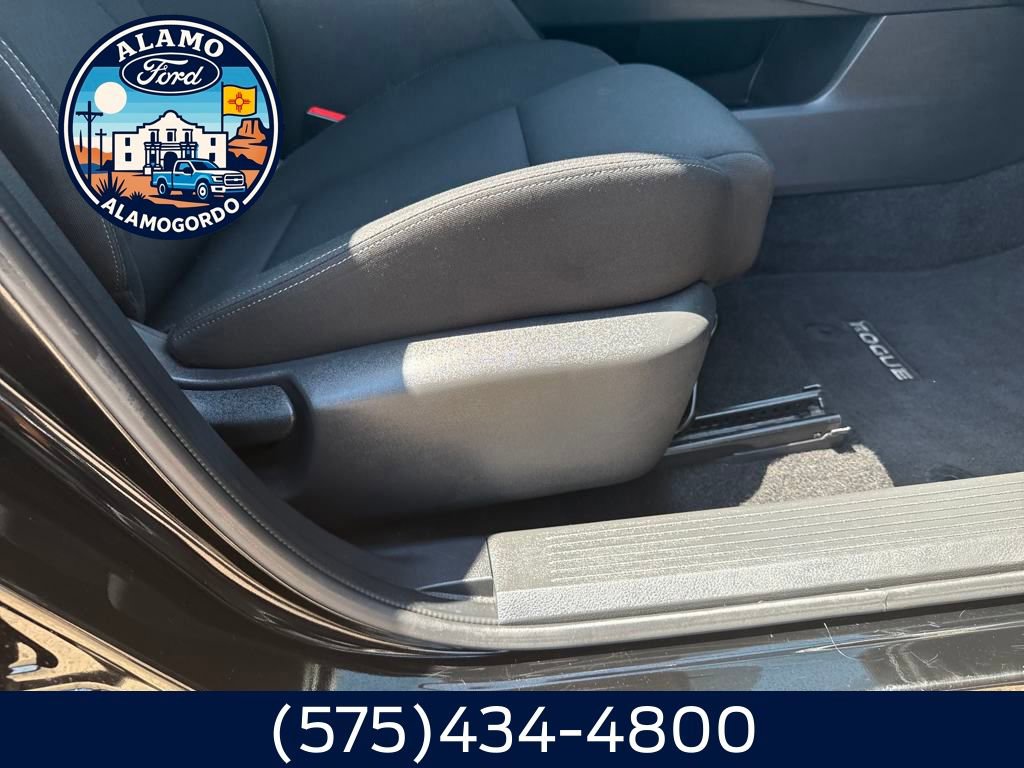 Used 2023 Nissan Rogue S image 16