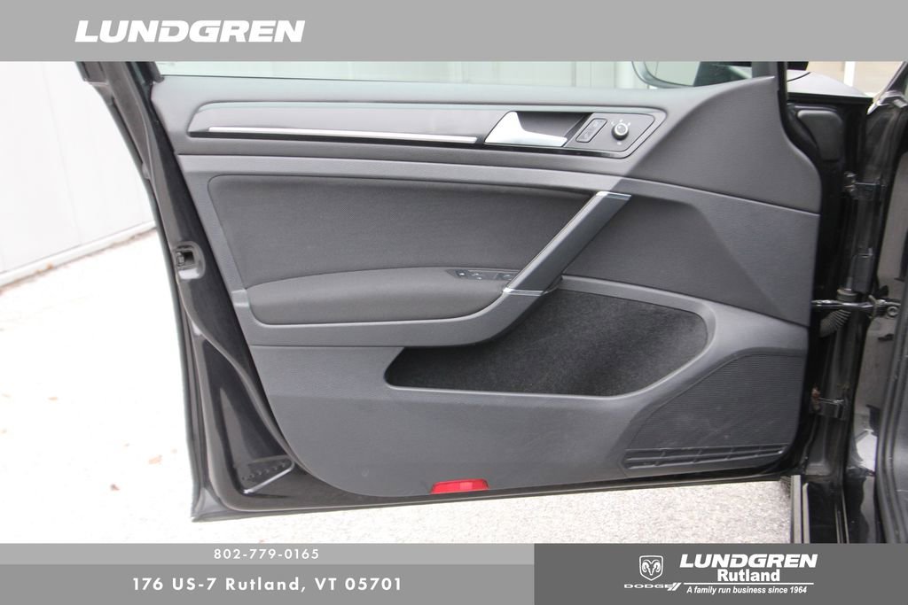 Used 2017 Volkswagen Golf 4-Door image 12