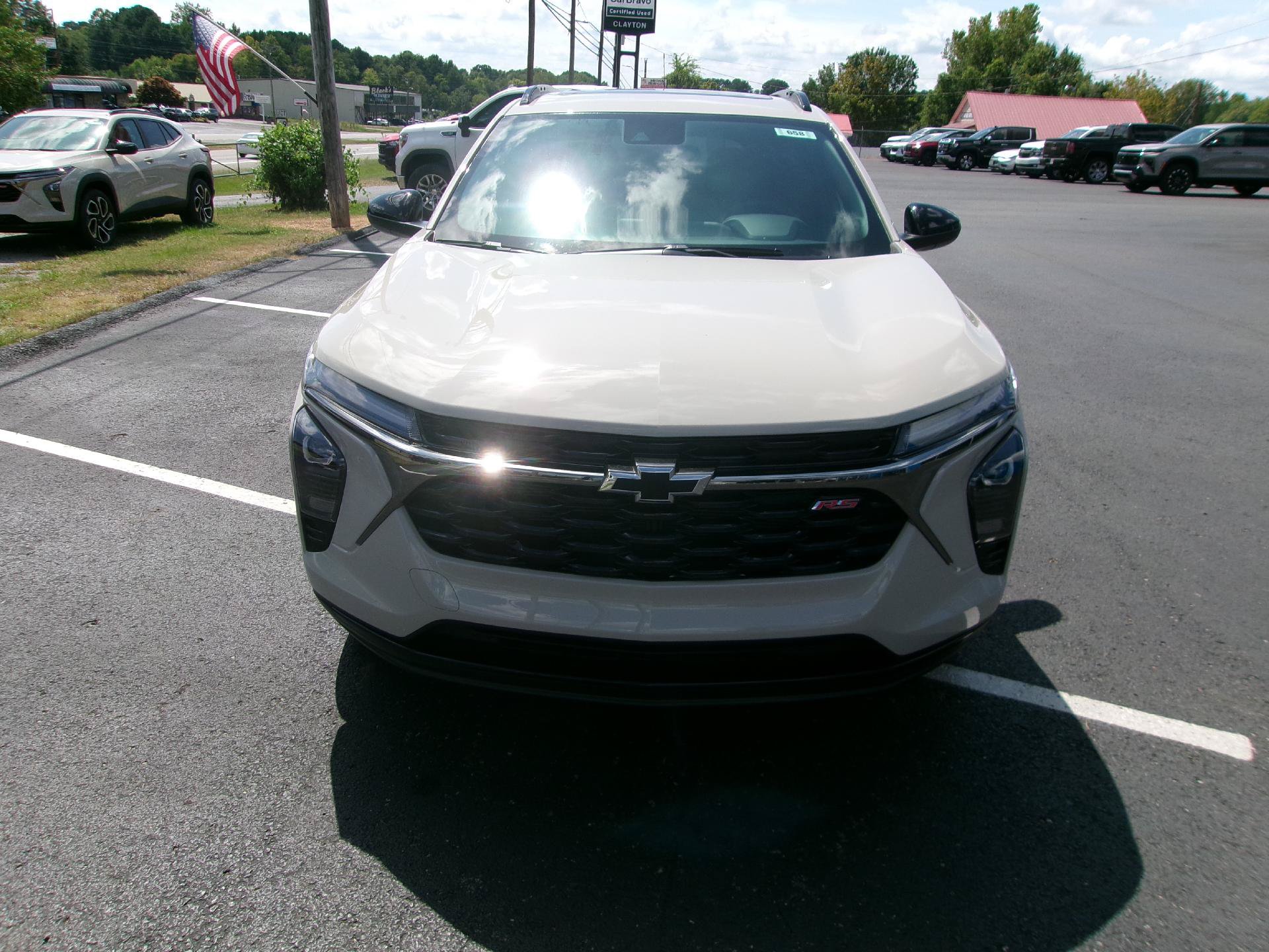 New 2026 Chevrolet Trax RS w/ Sunroof Package FWD image 8