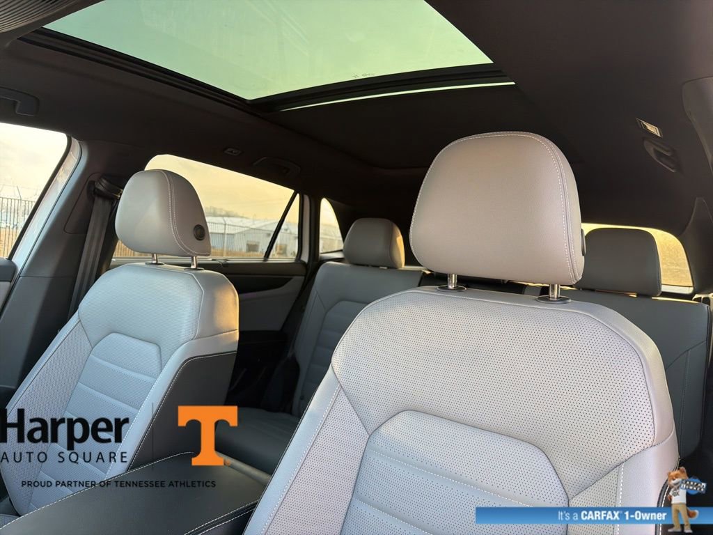 Used 2025 Volkswagen Atlas Cross Sport SEL R-Line image 12