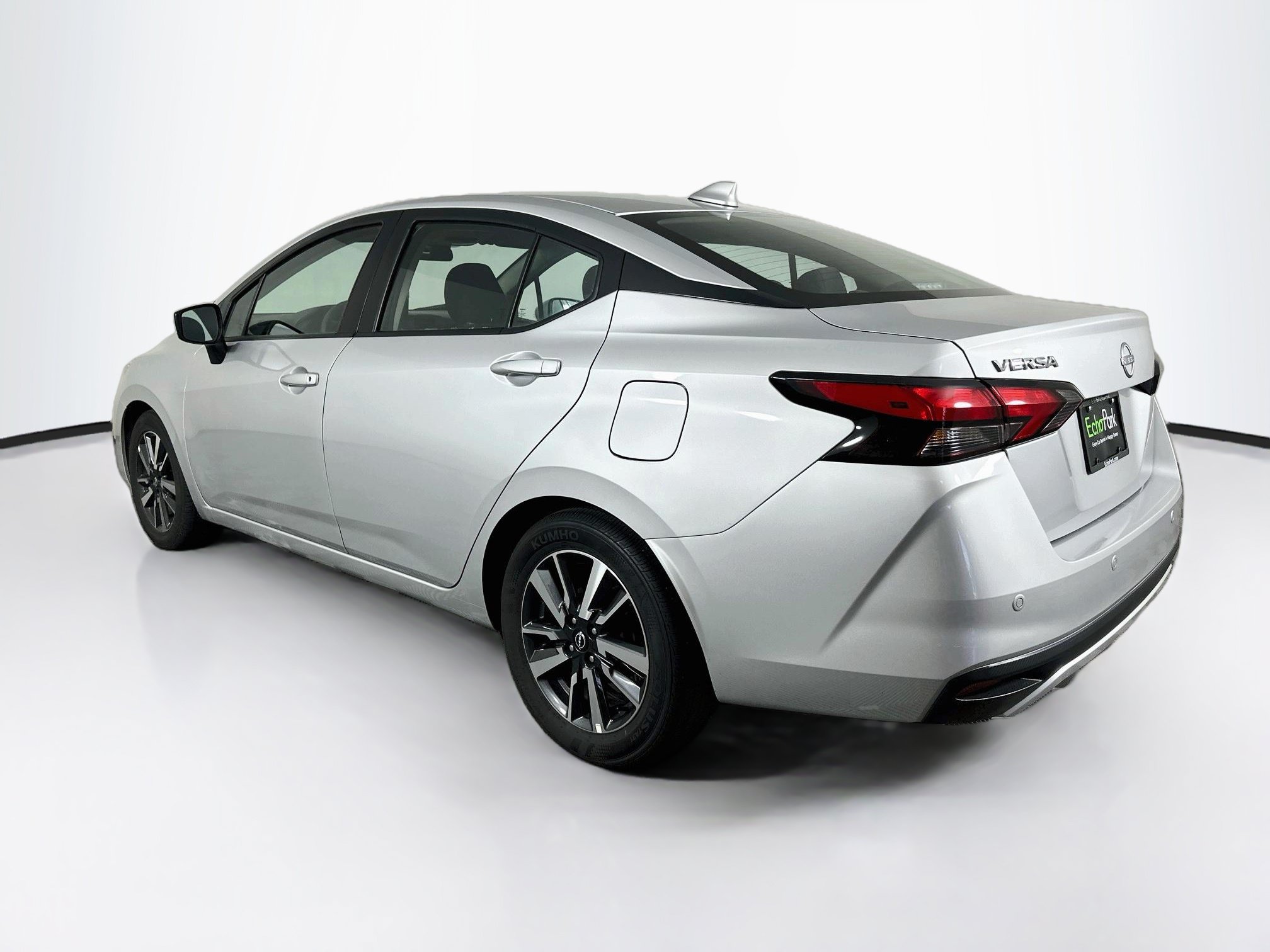 Used 2025 Nissan Versa SV FWD image 5