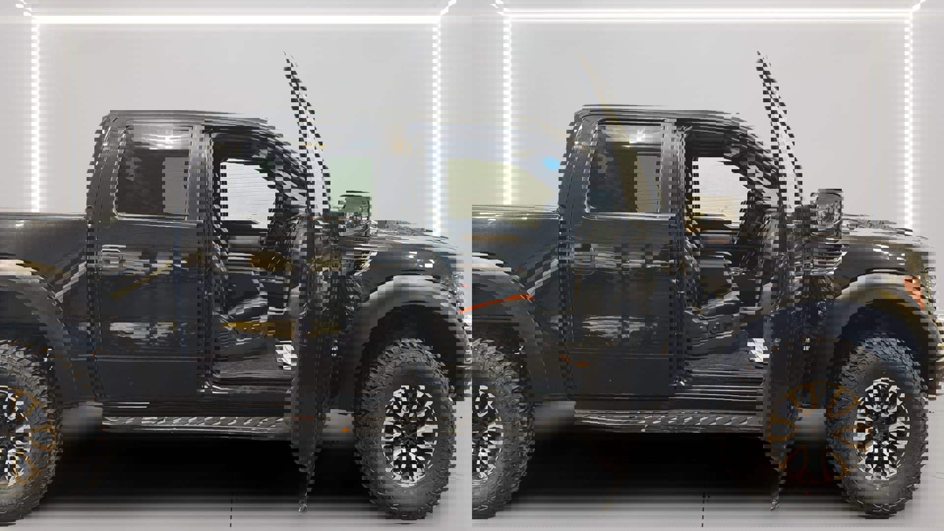 Used 2012 Ford F150 Raptor w/ Raptor Luxury Pkg image 34