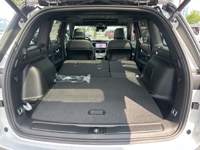 New 2026 Jeep Grand Cherokee Limited w/ Limited Altitude Package AWD/4WD image 9