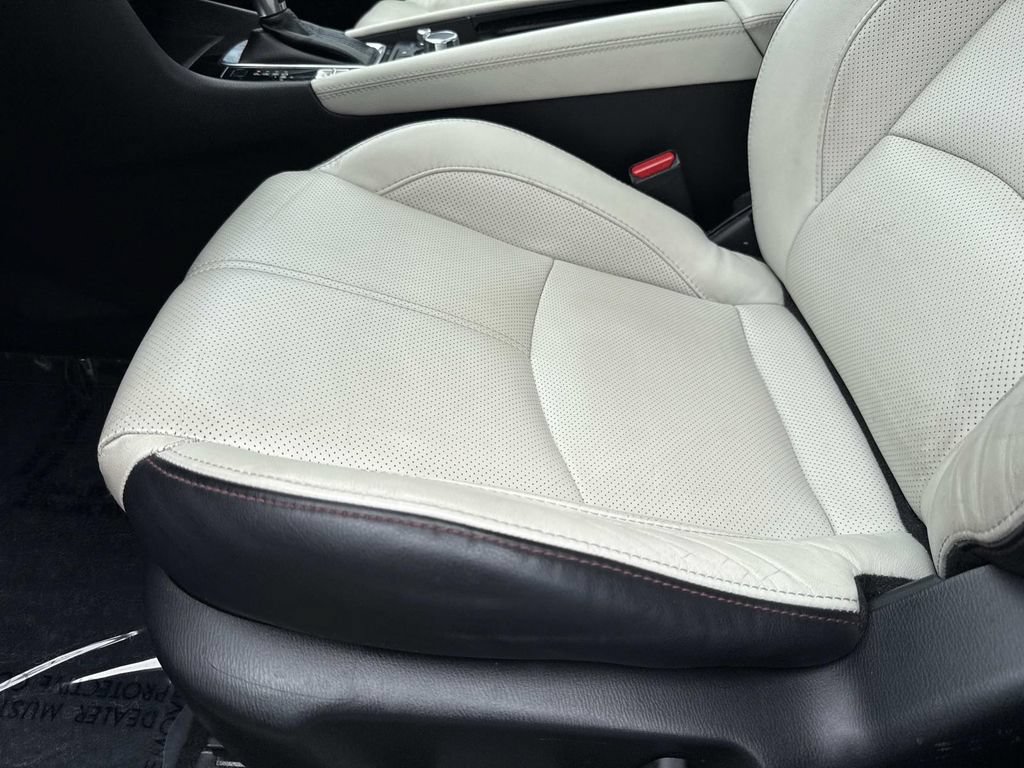 Used 2017 MAZDA MAZDA3 Grand Touring w/ Premium Equipment Package FWD image 27