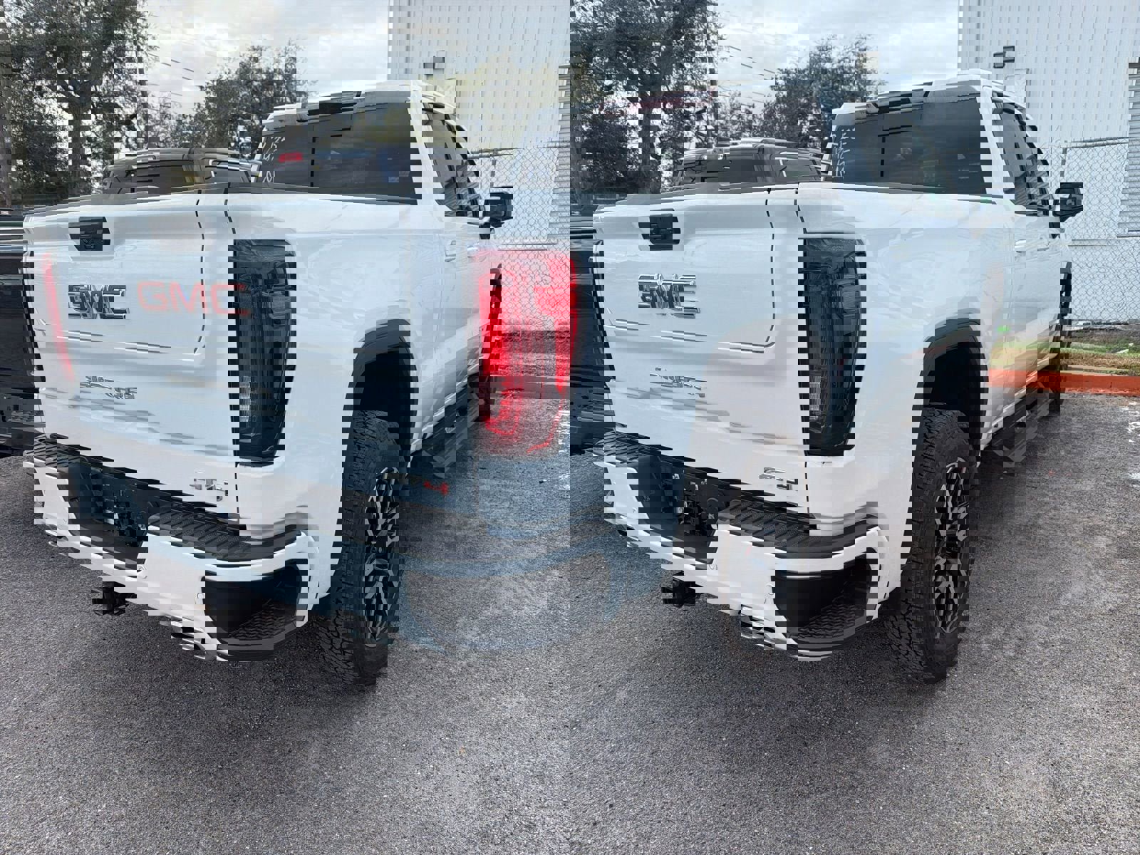 Used 2023 GMC Sierra 1500 AT4 w/ AT4 Preferred Package image 18