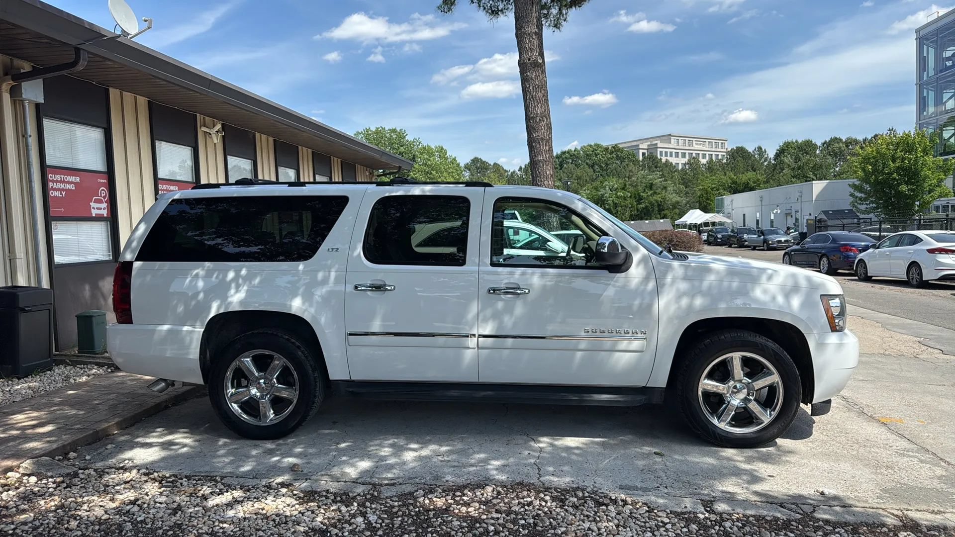 Used 2014 Chevrolet Suburban LTZ AWD/4WD image 4
