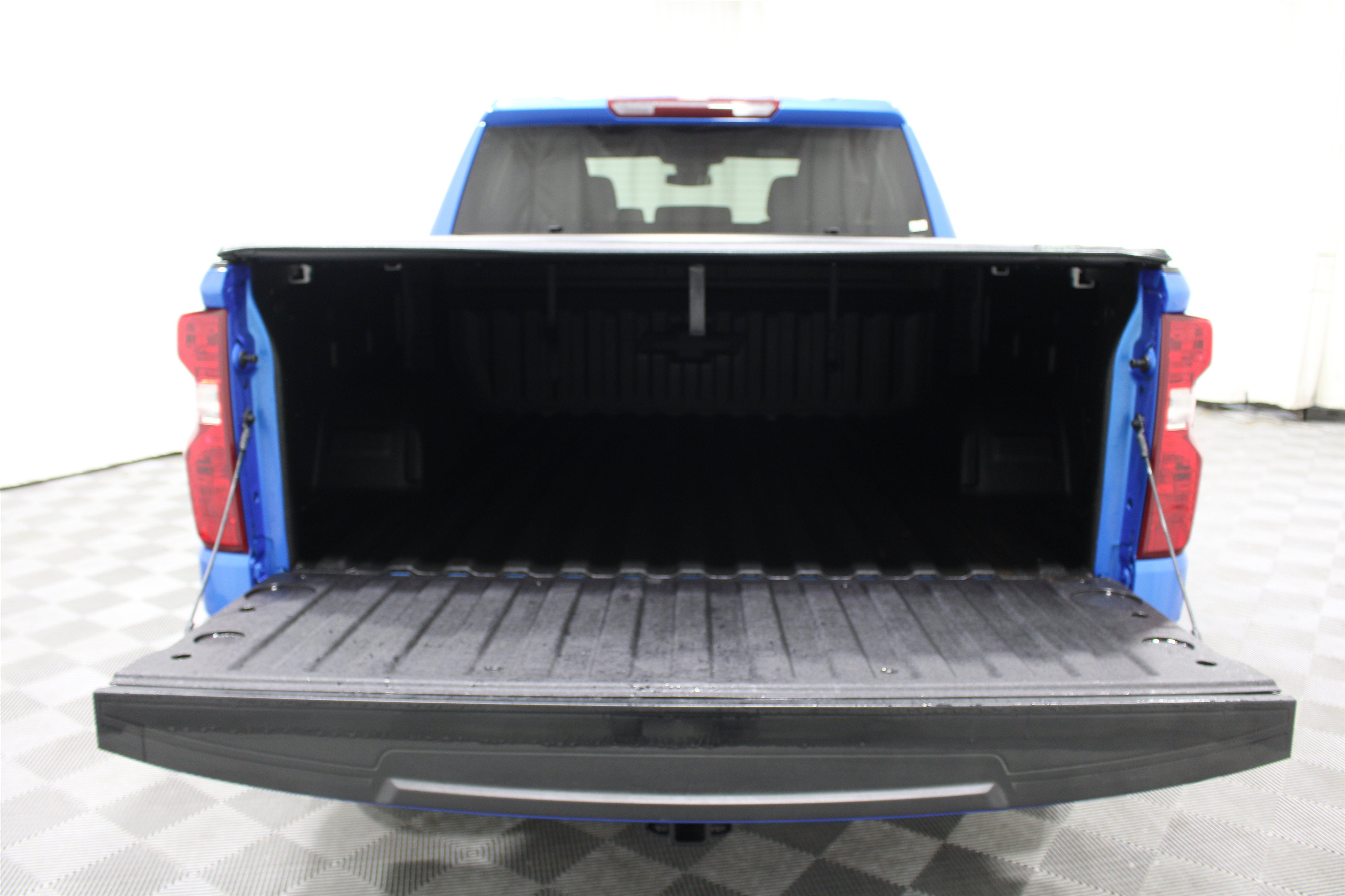 Used 2025 Chevrolet Silverado 1500 LT AWD/4WD image 23