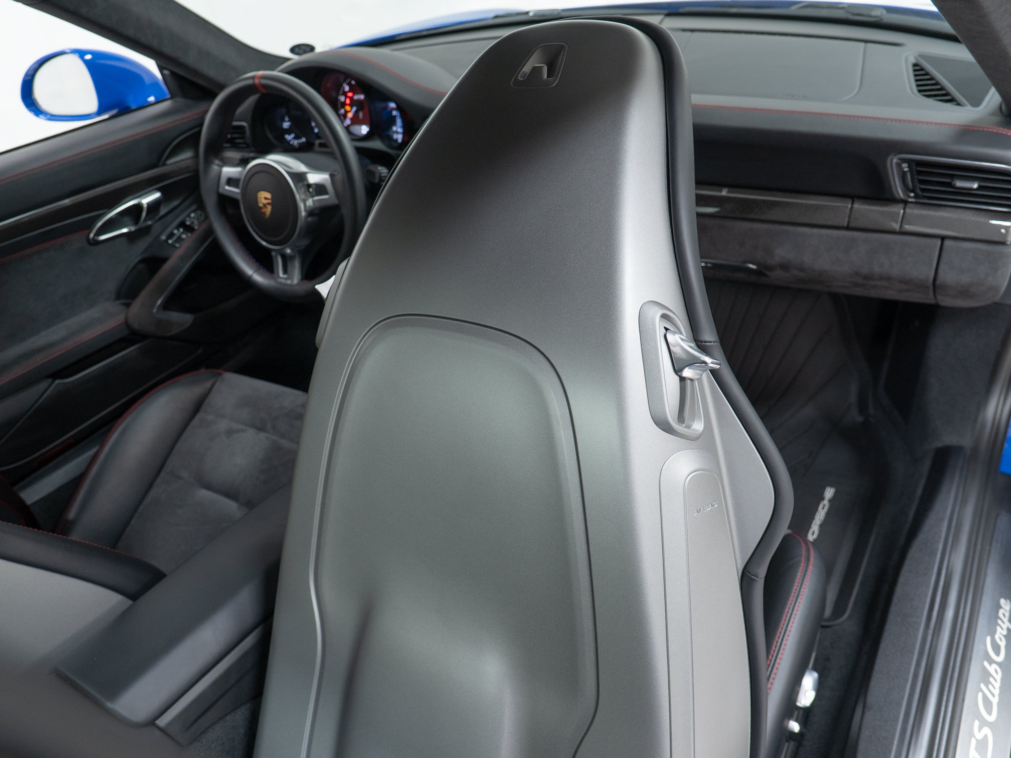 Certified 2016 Porsche 911 Carrera GTS RWD image 39