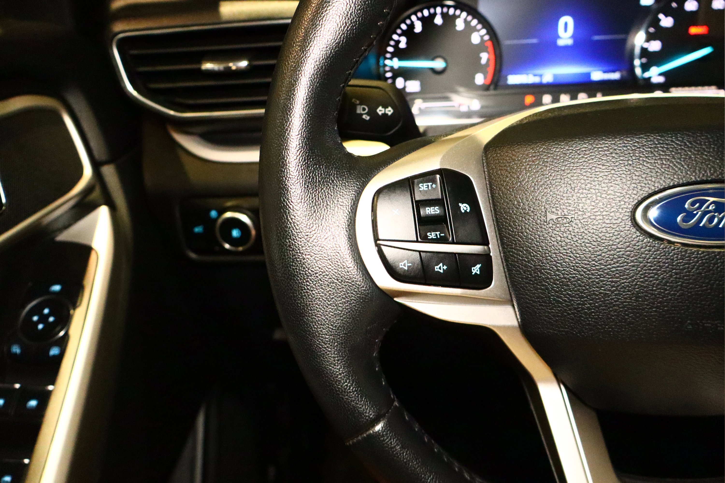 Used 2024 Ford Explorer XLT w/ Equipment Group 202A image 11