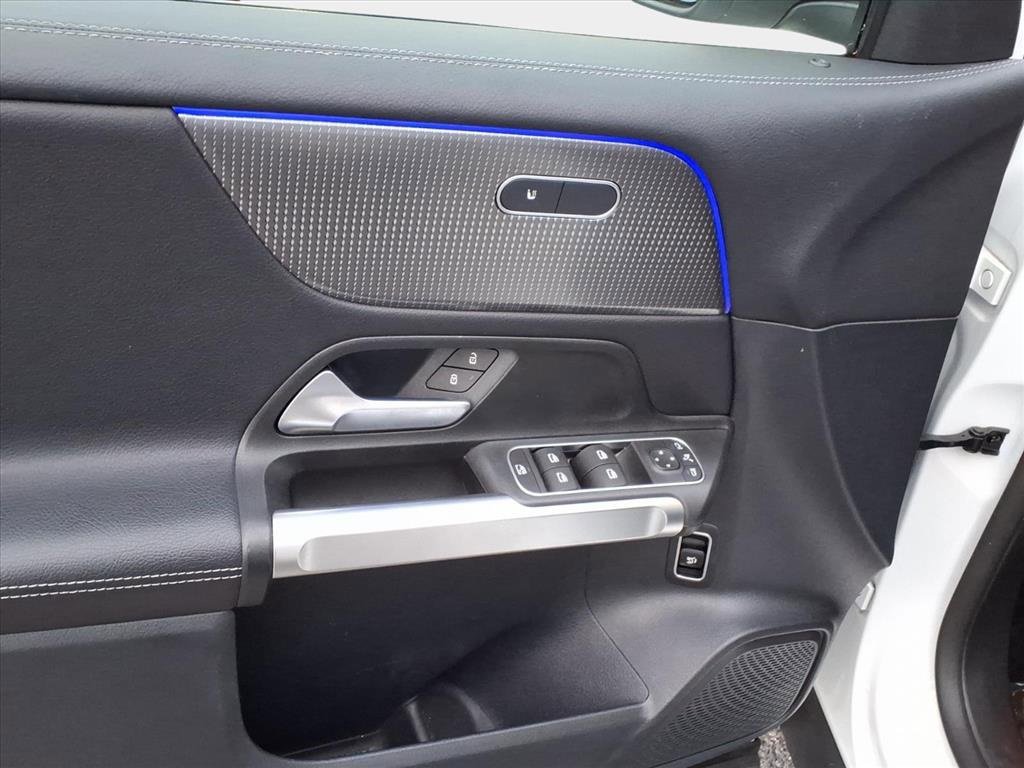 Used 2022 Mercedes-Benz GLB 250 4MATIC image 7