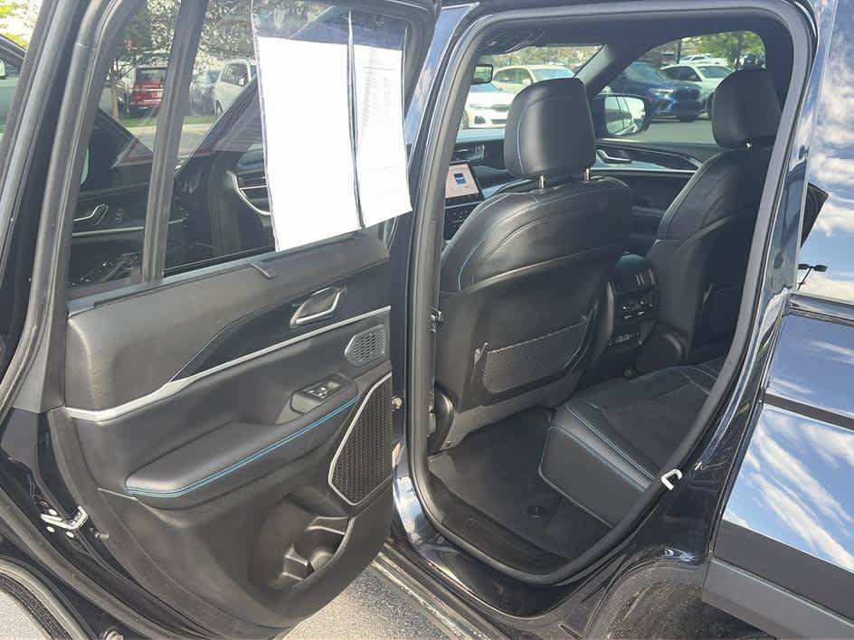 Used 2024 Jeep Grand Cherokee Trailhawk w/ Luxury Tech Group III AWD/4WD image 18