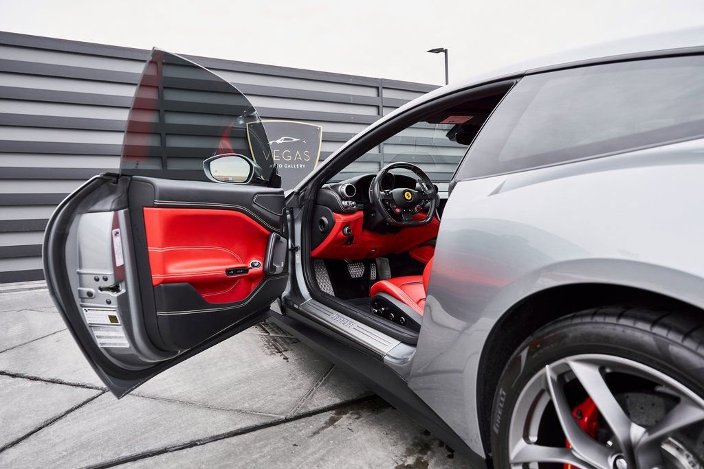 Used 2020 Ferrari GTC4Lusso T RWD image 32