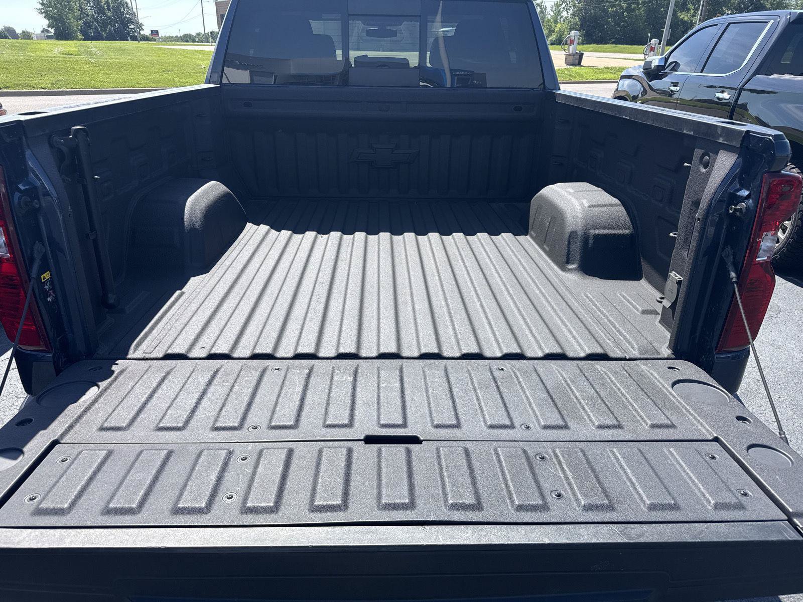 Certified 2021 Chevrolet Silverado 1500 LT AWD/4WD image 4