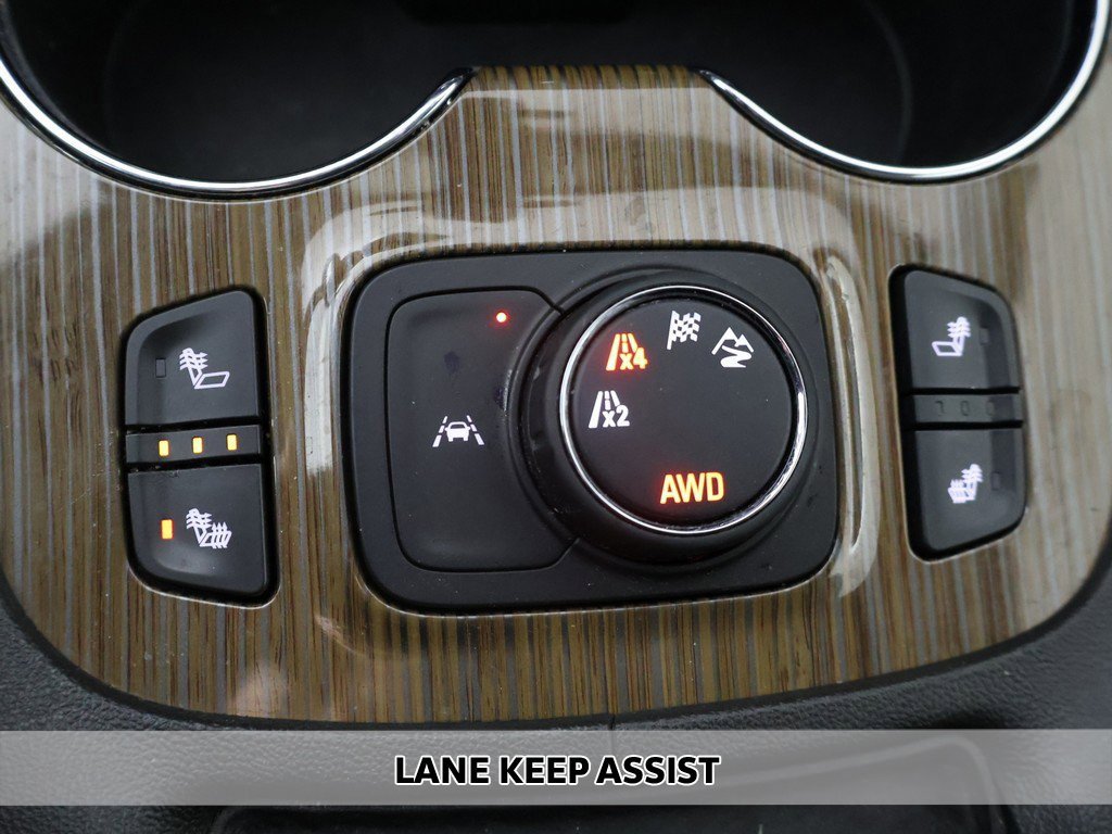 Used 2023 GMC Acadia SLE w/ Driver Convenience Package image 3