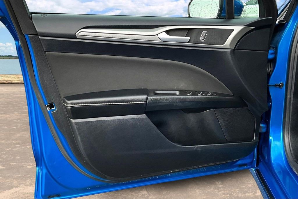Used 2020 Ford Fusion SE image 22