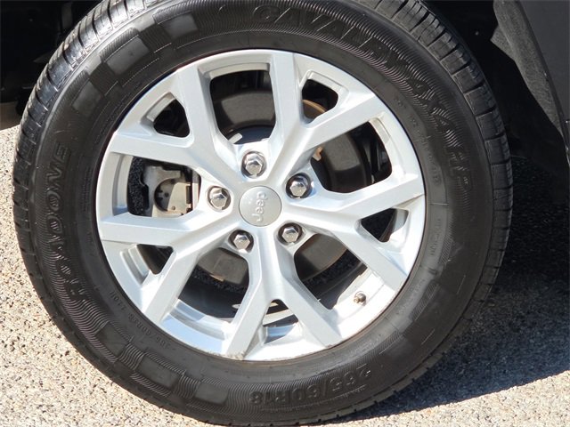 Used 2023 Jeep Grand Cherokee Limited image 9