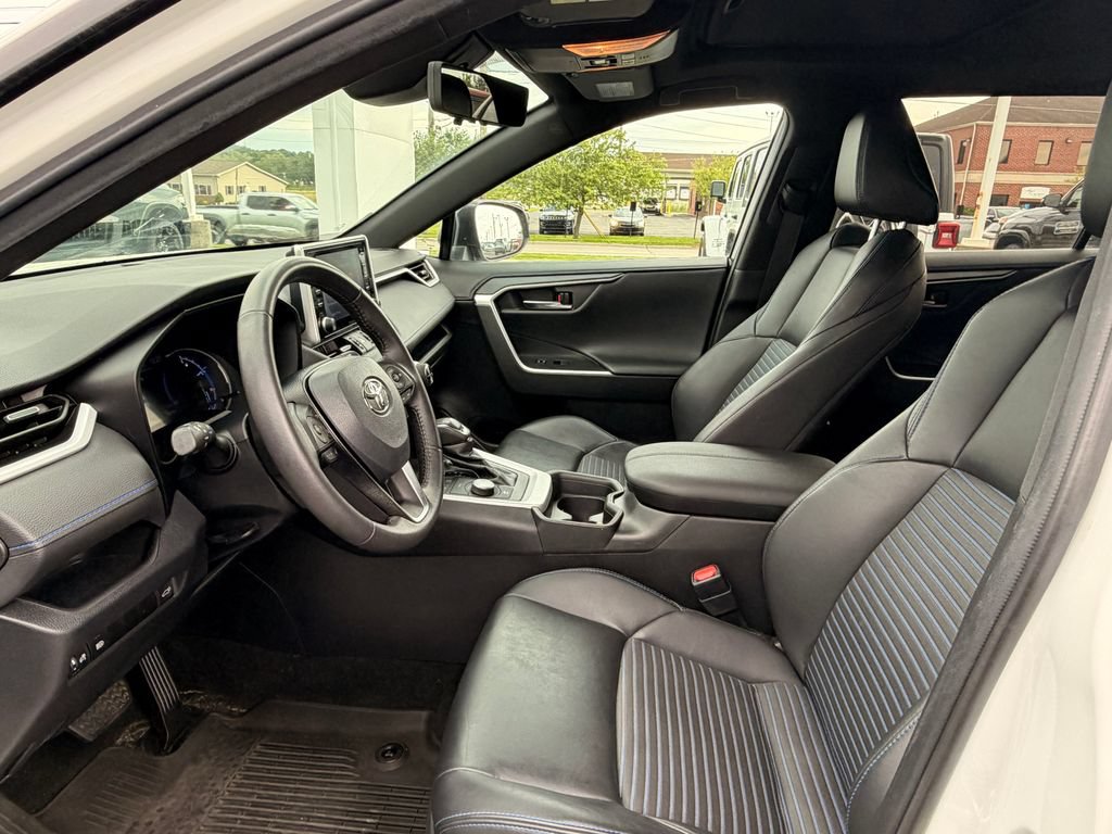 Used 2021 Toyota RAV4 XSE AWD/4WD image 2