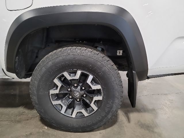 Used 2022 Toyota Tacoma TRD Off-Road AWD/4WD image 14