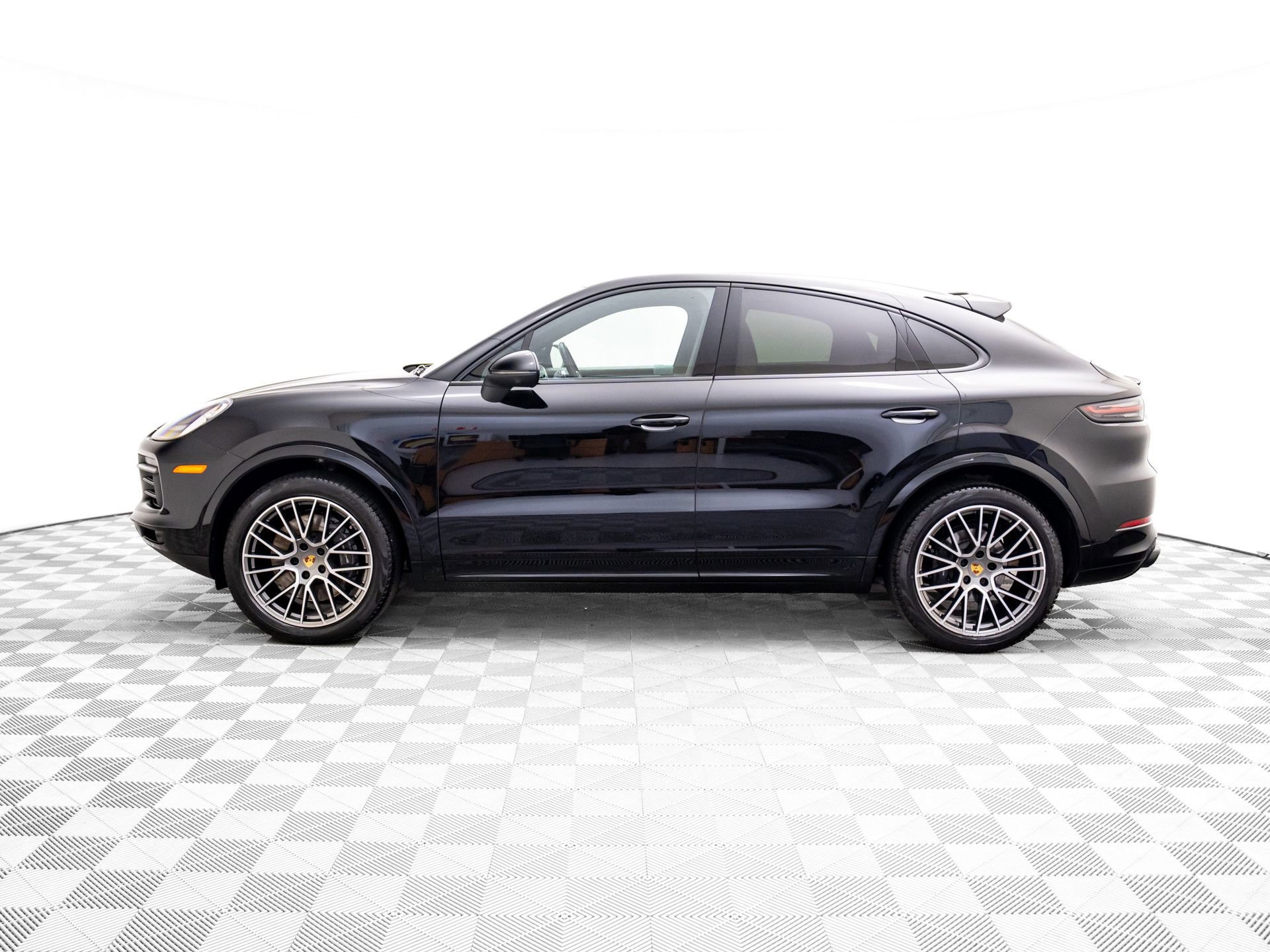 Certified 2023 Porsche Cayenne Platinum Edition video 2