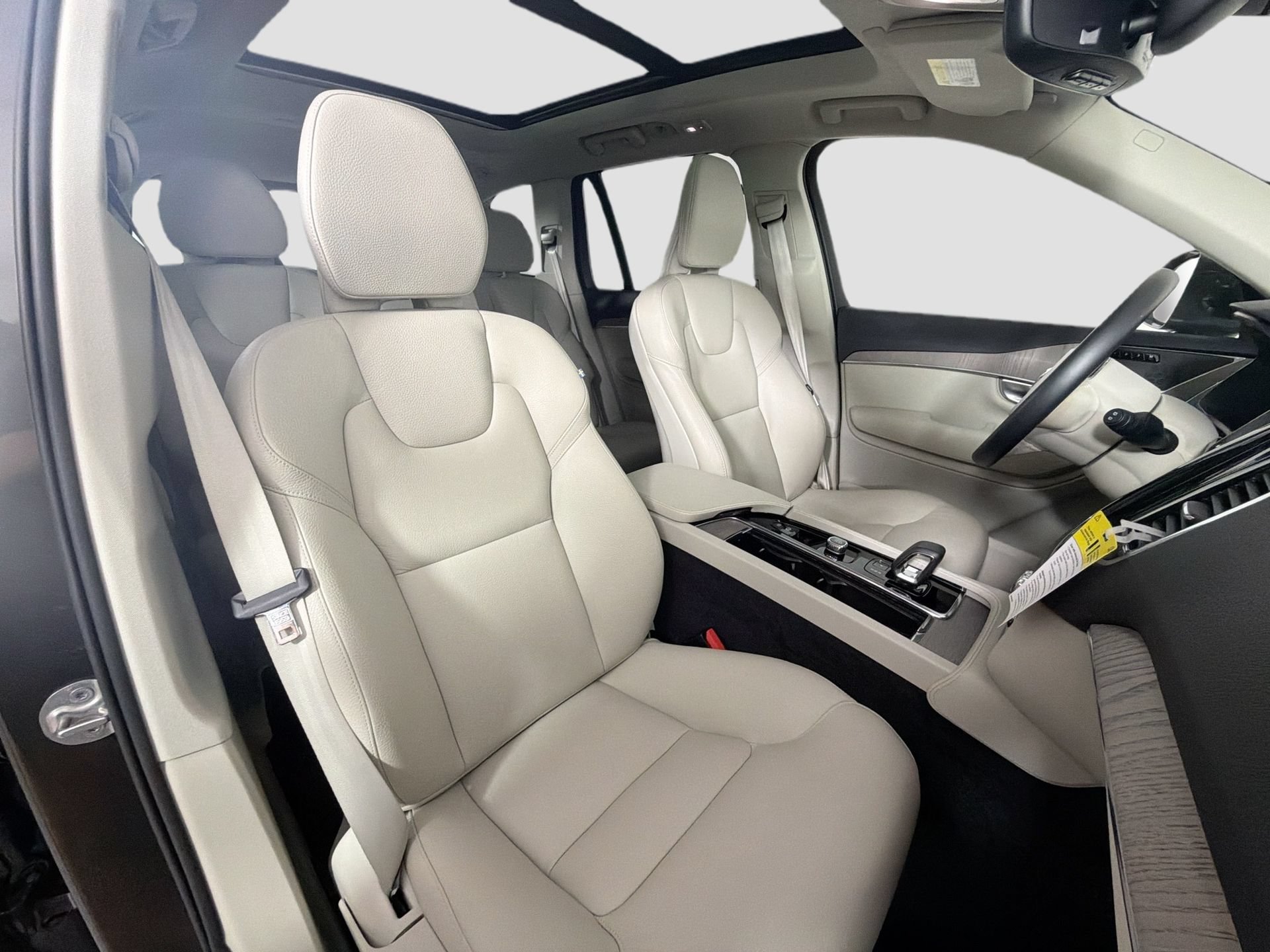Certified 2024 Volvo XC90 B5 Plus w/ Protection Package AWD/4WD image 29