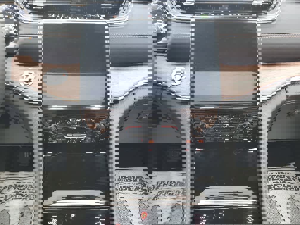 Used 2025 Jeep Grand Cherokee Summit w/ Obsidian Package image 21