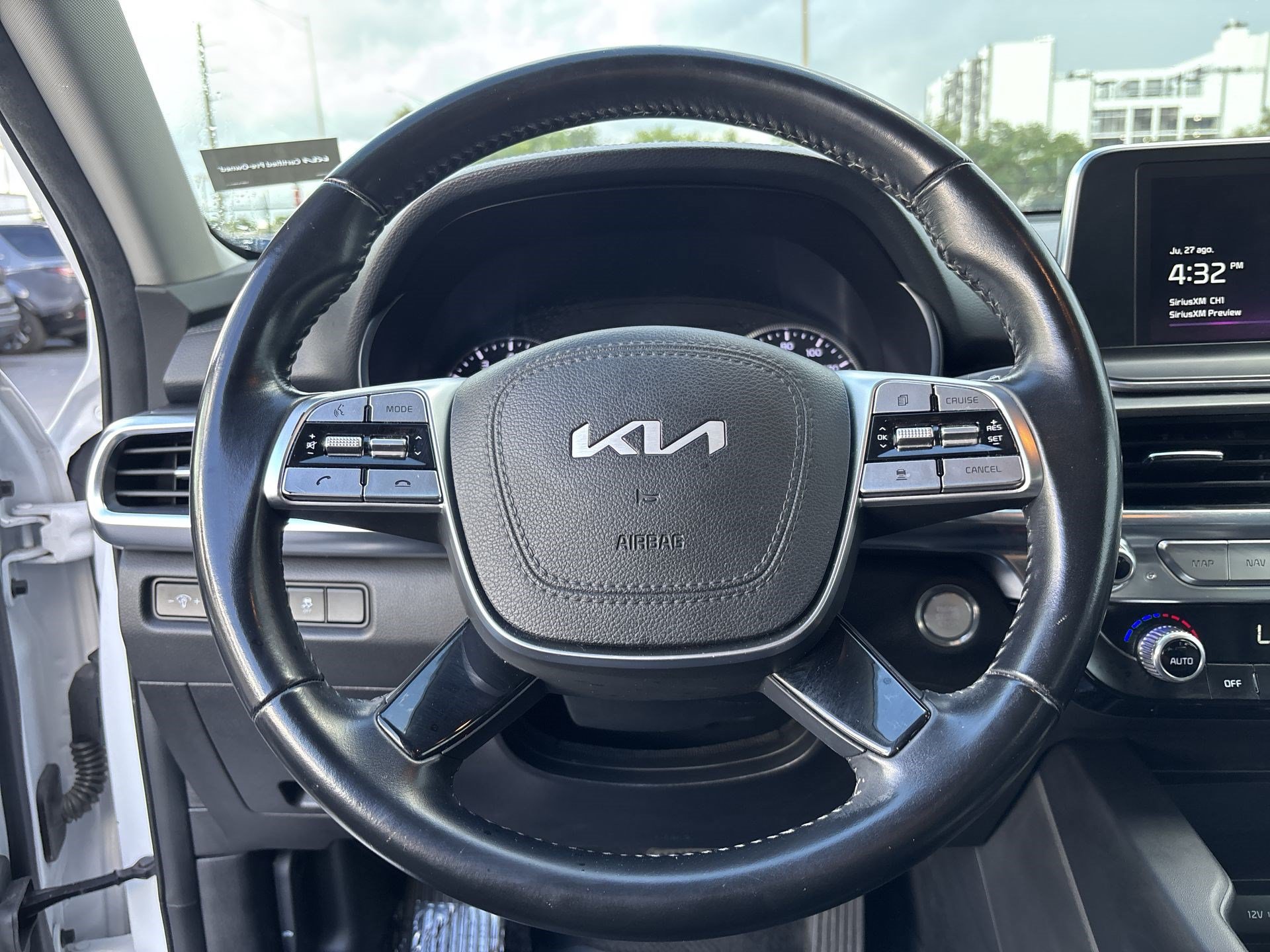Used 2022 Kia Telluride LX FWD image 11