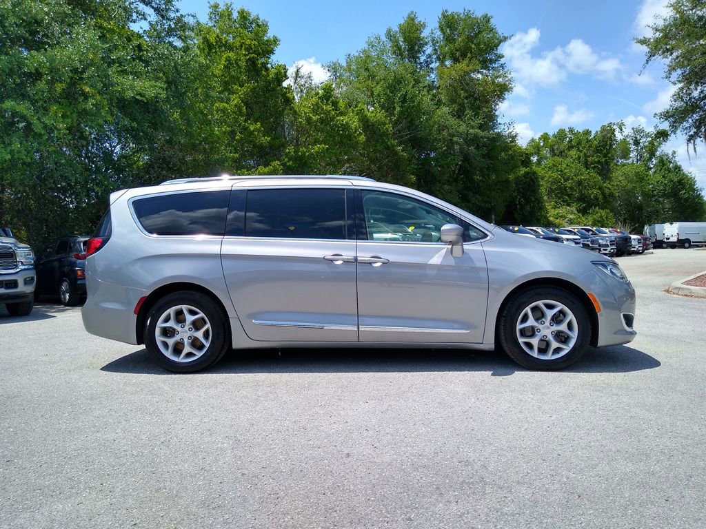 Used 2019 Chrysler Pacifica Touring-L Plus w/ Advanced Safetytec Group FWD image 3