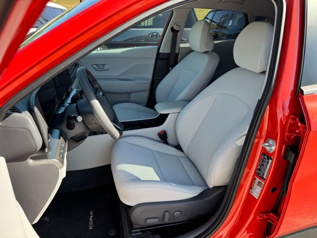 Used 2025 Hyundai Kona SEL image 13
