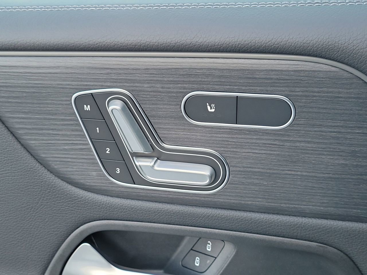 New 2026 Mercedes-Benz GLB 250 image 25