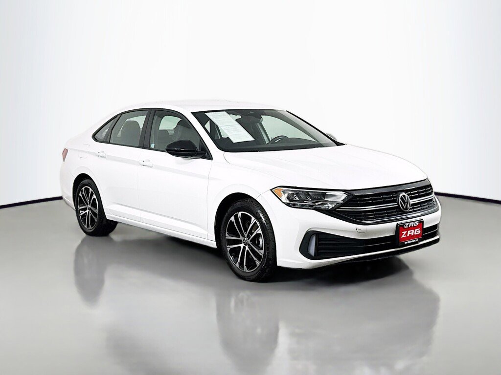 Used 2023 Volkswagen Jetta Sport image 7