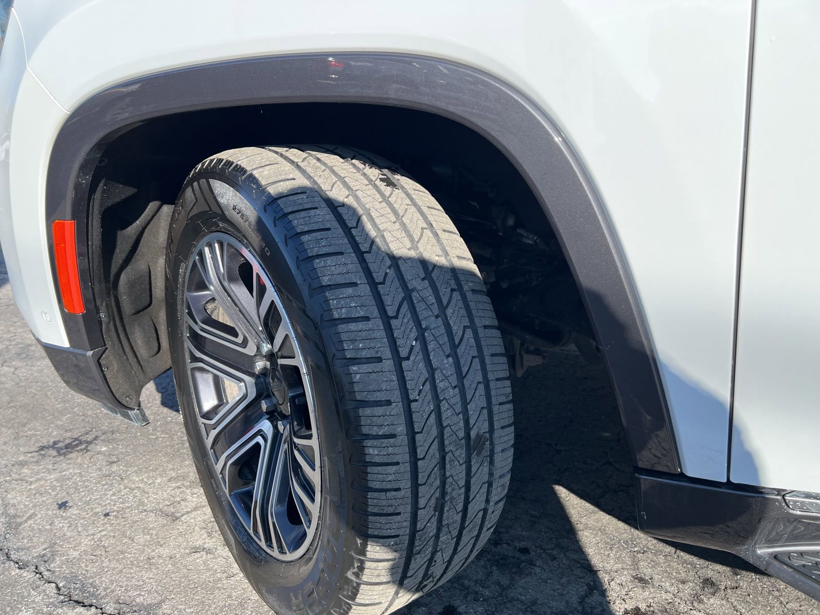 Used 2022 Jeep Wagoneer Series III w/ Flexible Seating Group image 41