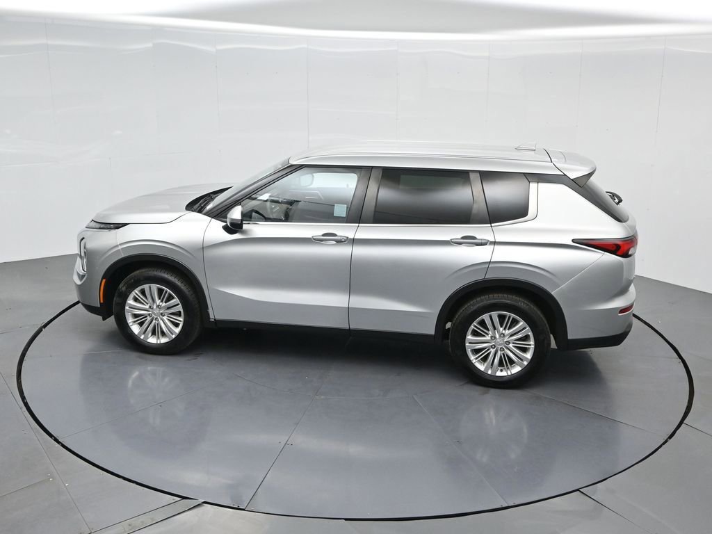 Used 2022 Mitsubishi Outlander ES image 35