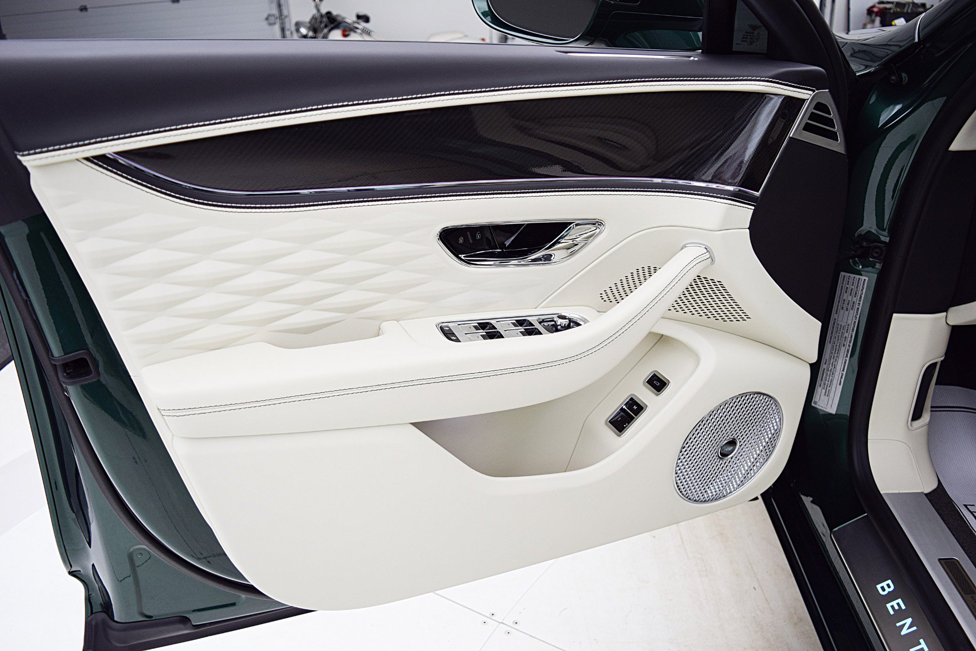 Certified 2022 Bentley Flying Spur V8 AWD/4WD image 34
