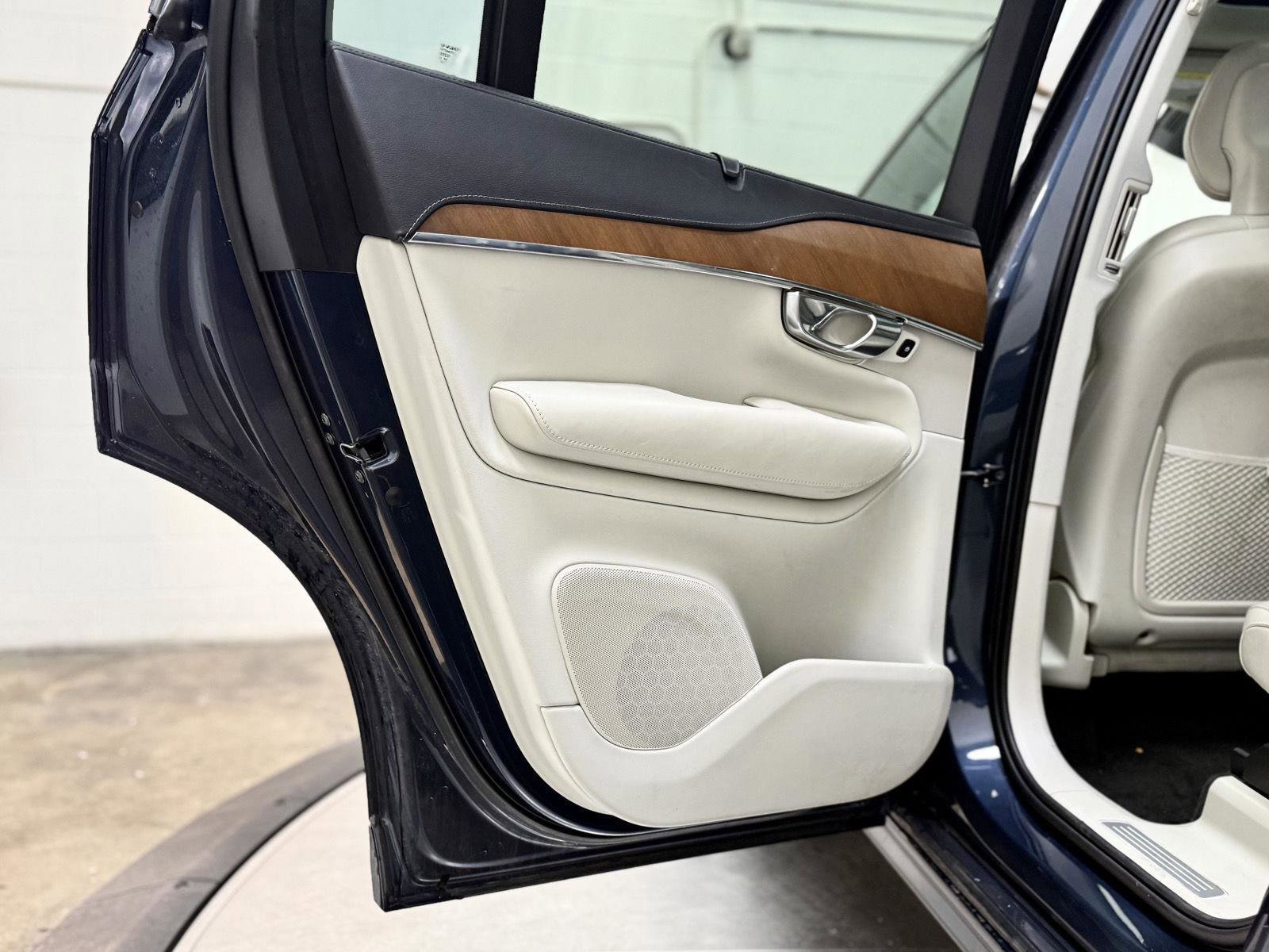 Used 2020 Volvo XC90 T8 Inscription w/ Protection Package Premier image 15