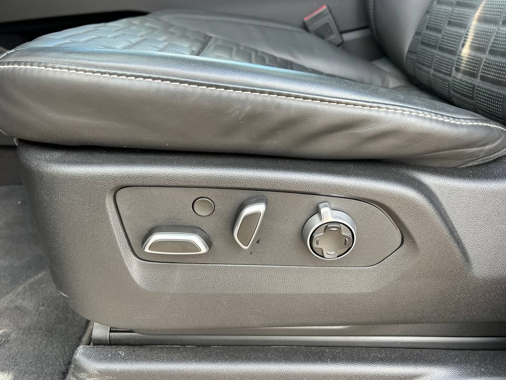 Certified 2025 Cadillac Escalade Sport Platinum w/ LPO, Floor Liner Package AWD/4WD image 15