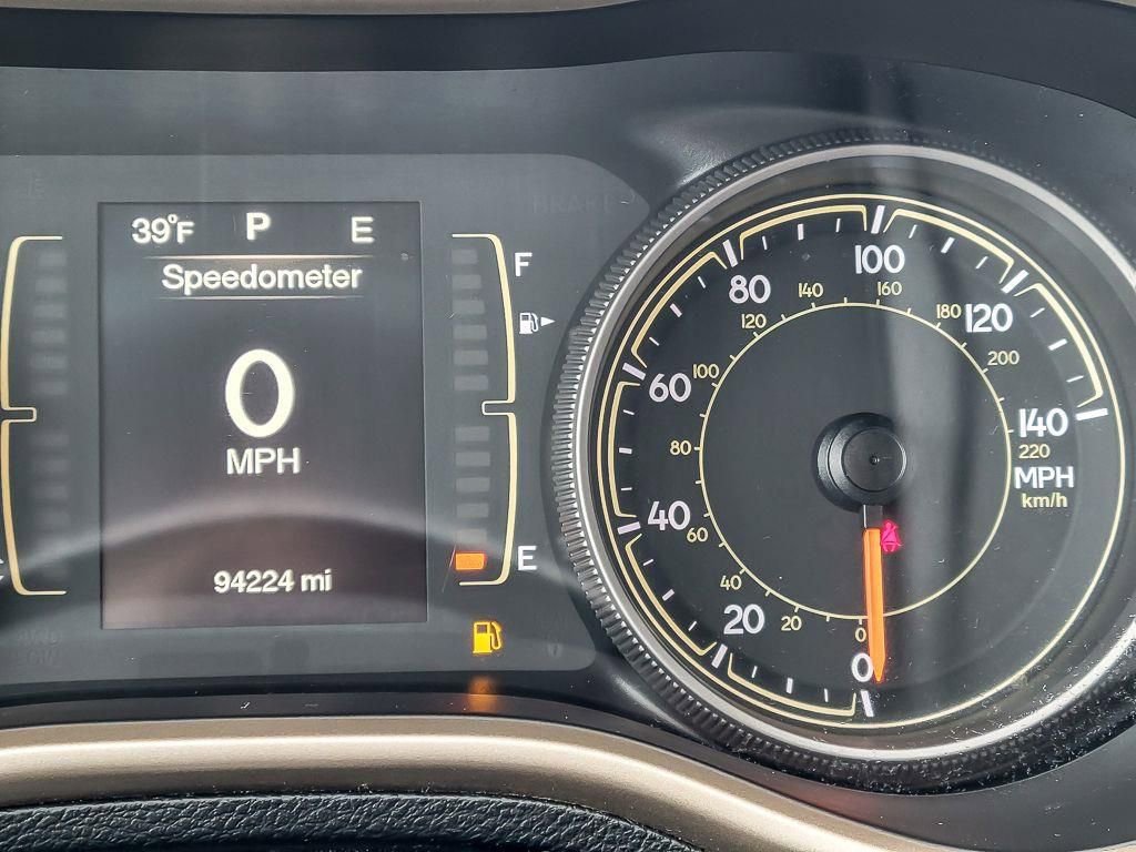 Used 2016 Jeep Cherokee Sport image 11