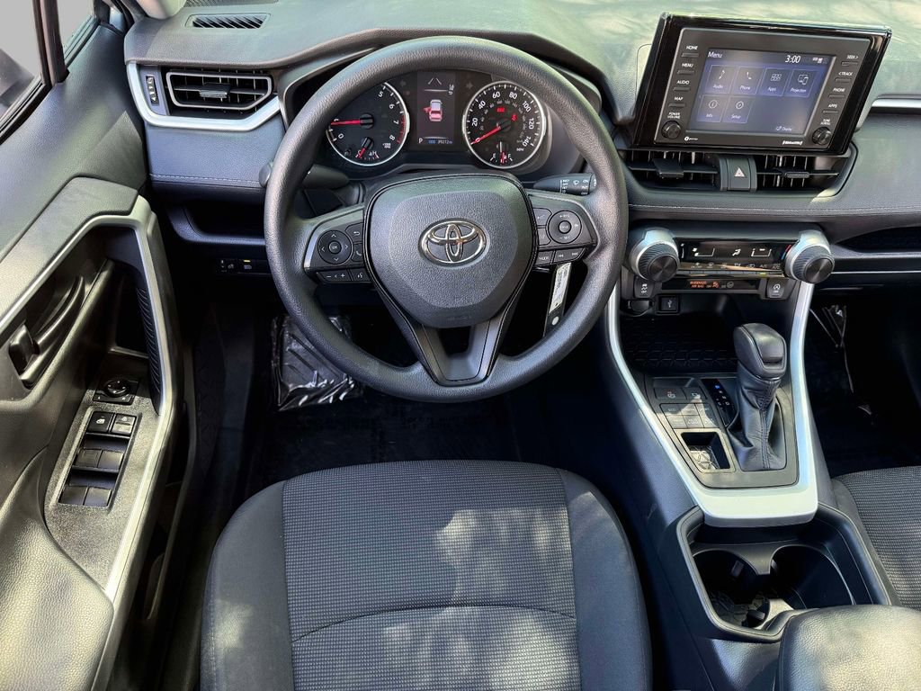 Used 2021 Toyota RAV4 LE AWD/4WD image 4