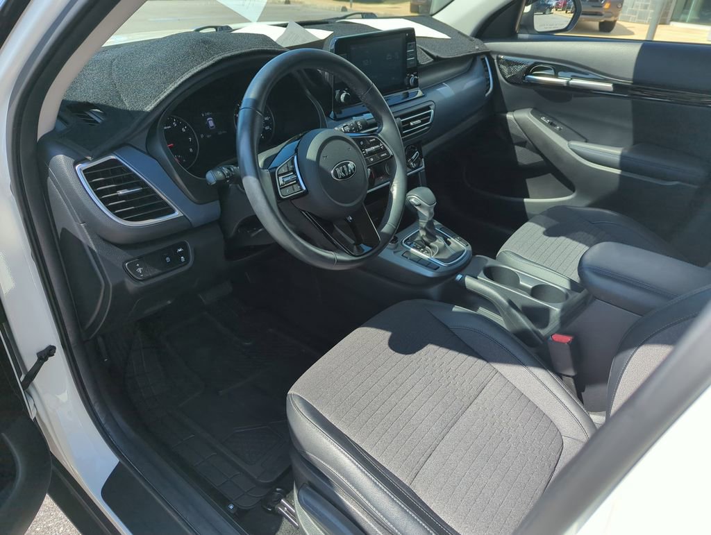 Used 2021 Kia Seltos S FWD image 11