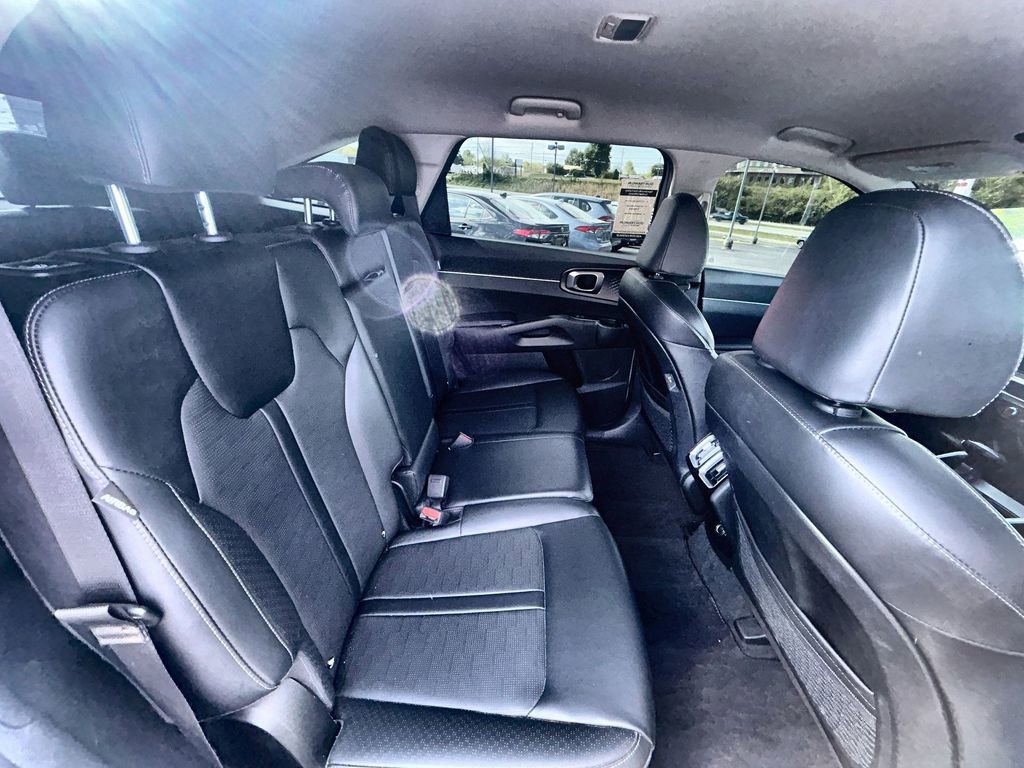 Used 2025 Kia Sorento S FWD image 15
