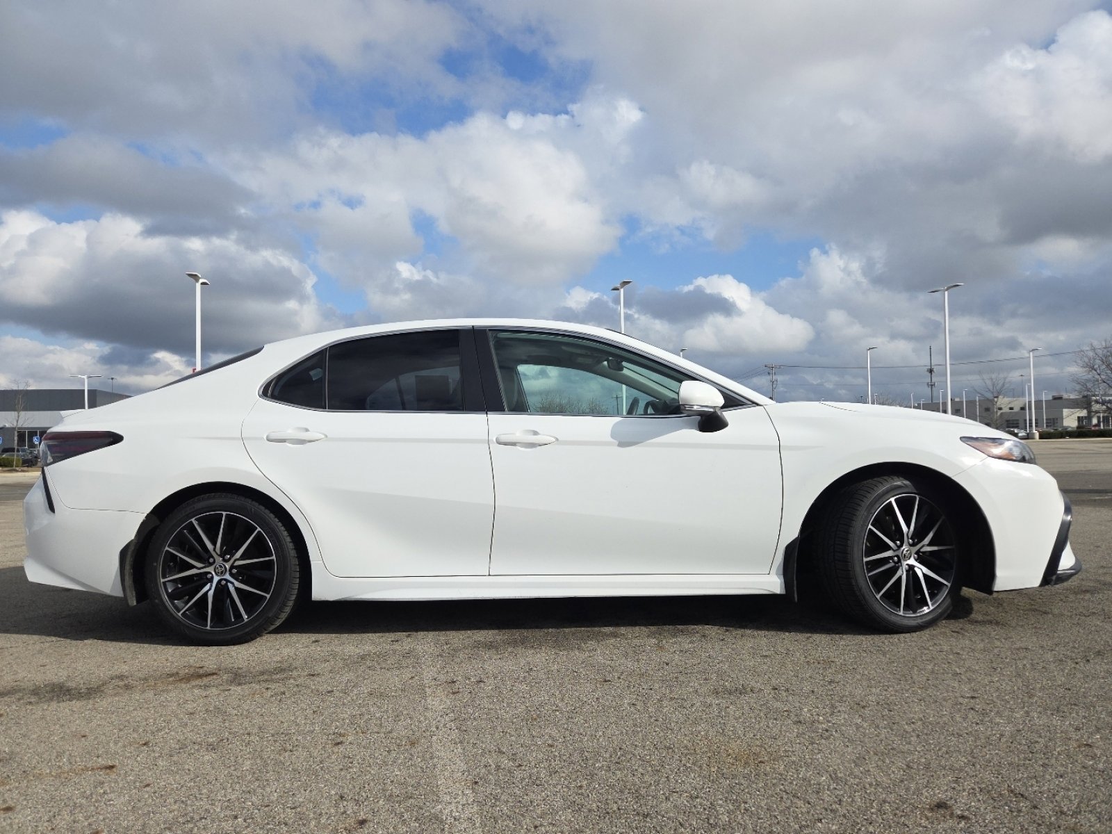 Used 2022 Toyota Camry SE image 21