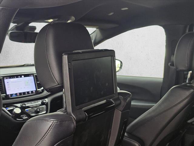 Used 2022 Chrysler Pacifica Touring-L w/ Uconnect Theater Family Group FWD image 12