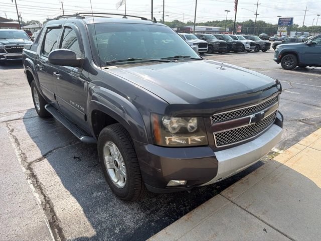 Used 2011 Chevrolet Avalanche LT w/ Luxury Package AWD/4WD image 9