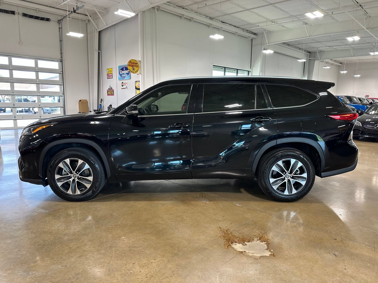 Used 2022 Toyota Highlander XLE FWD image 5