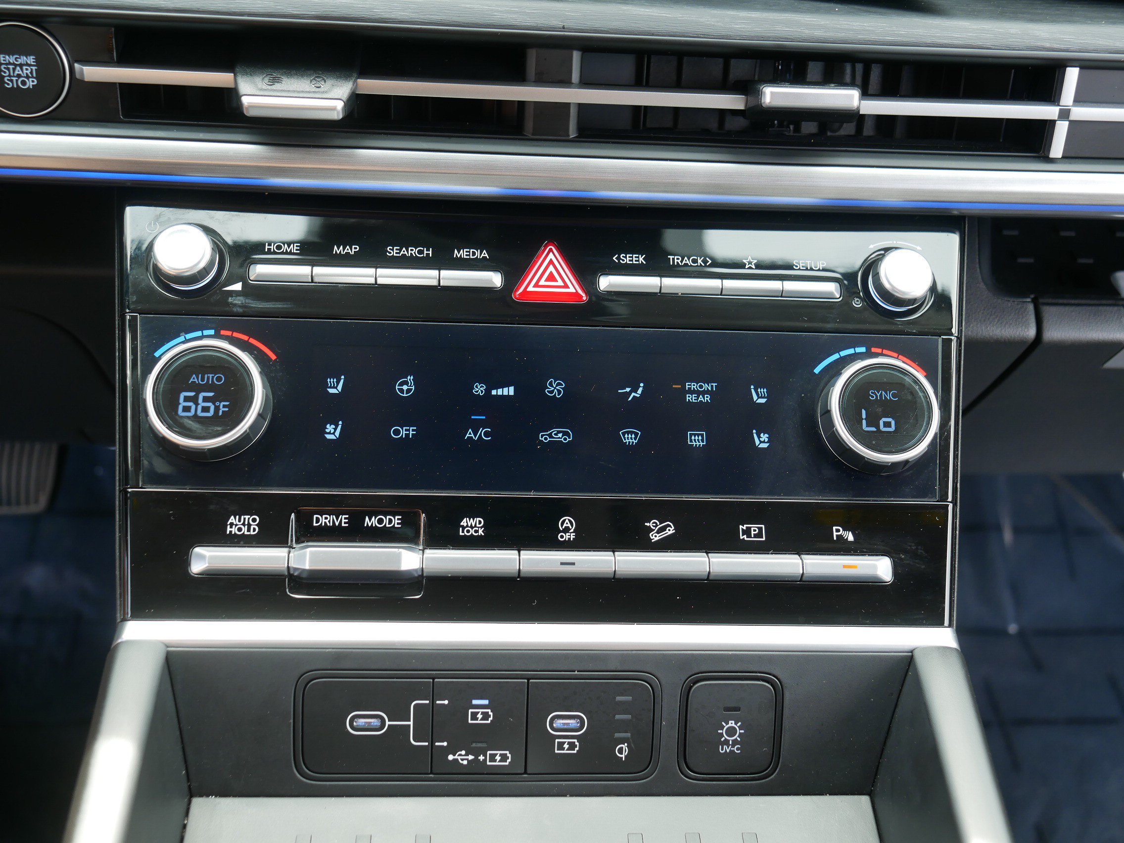 Used 2025 Hyundai Santa Fe Limited AWD/4WD image 27
