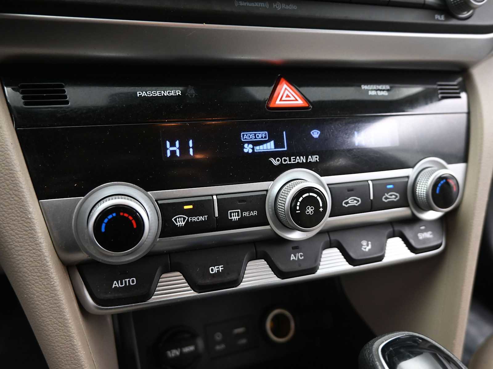 Used 2020 Hyundai Elantra SEL image 18