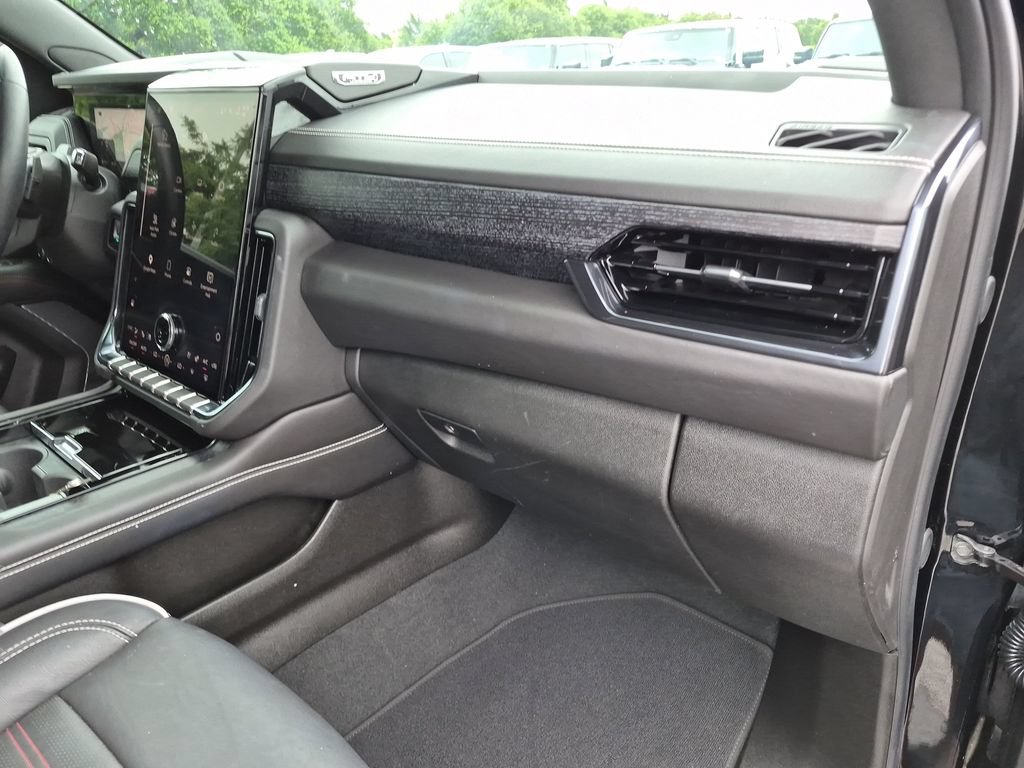Certified 2025 GMC Yukon AT4 Ultimate AWD/4WD image 45