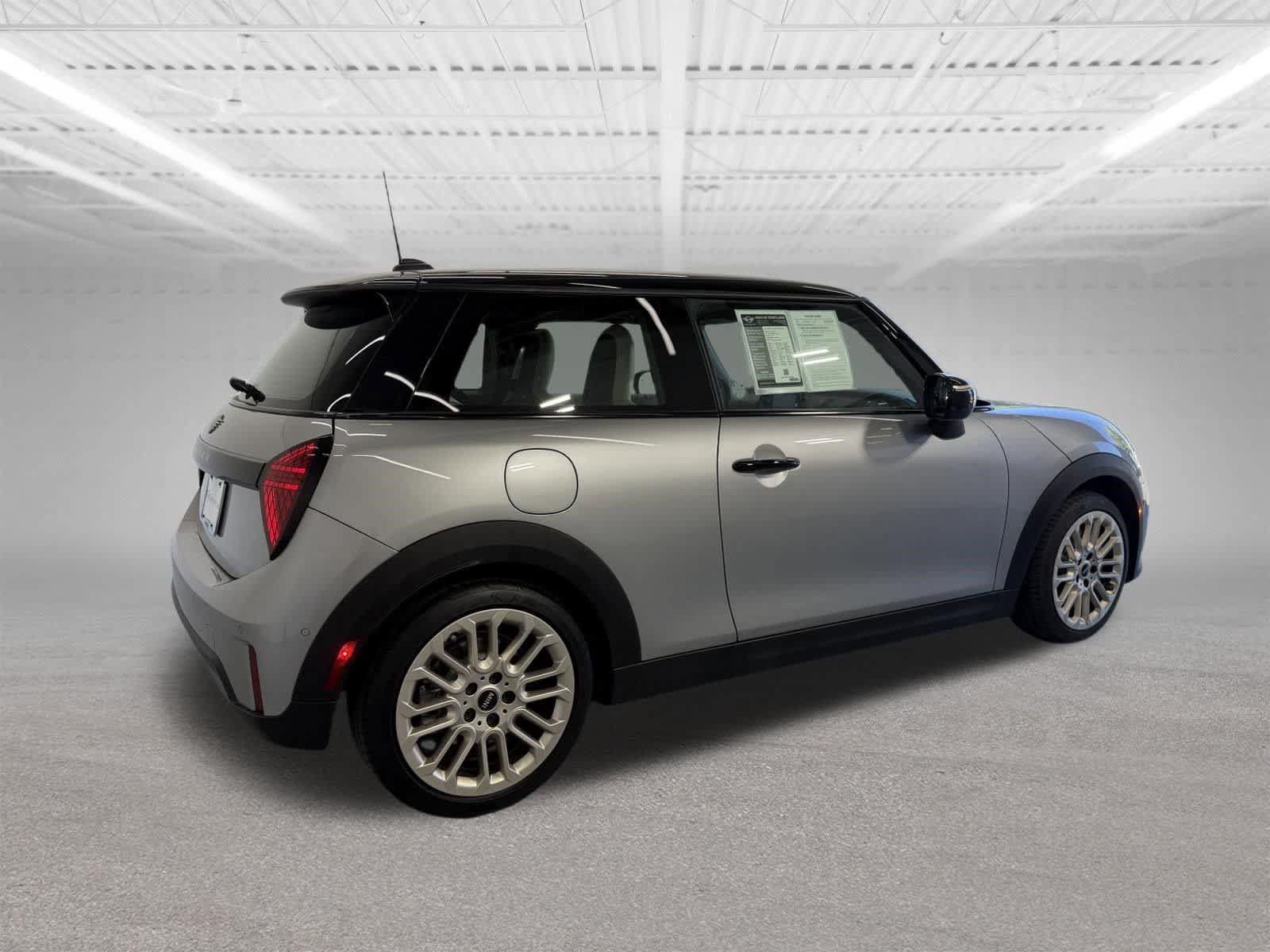 Used 2025 MINI Cooper 2-Door Hardtop FWD image 6