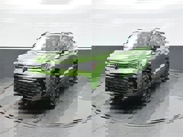 New 2026 Volkswagen Taos SE image 3