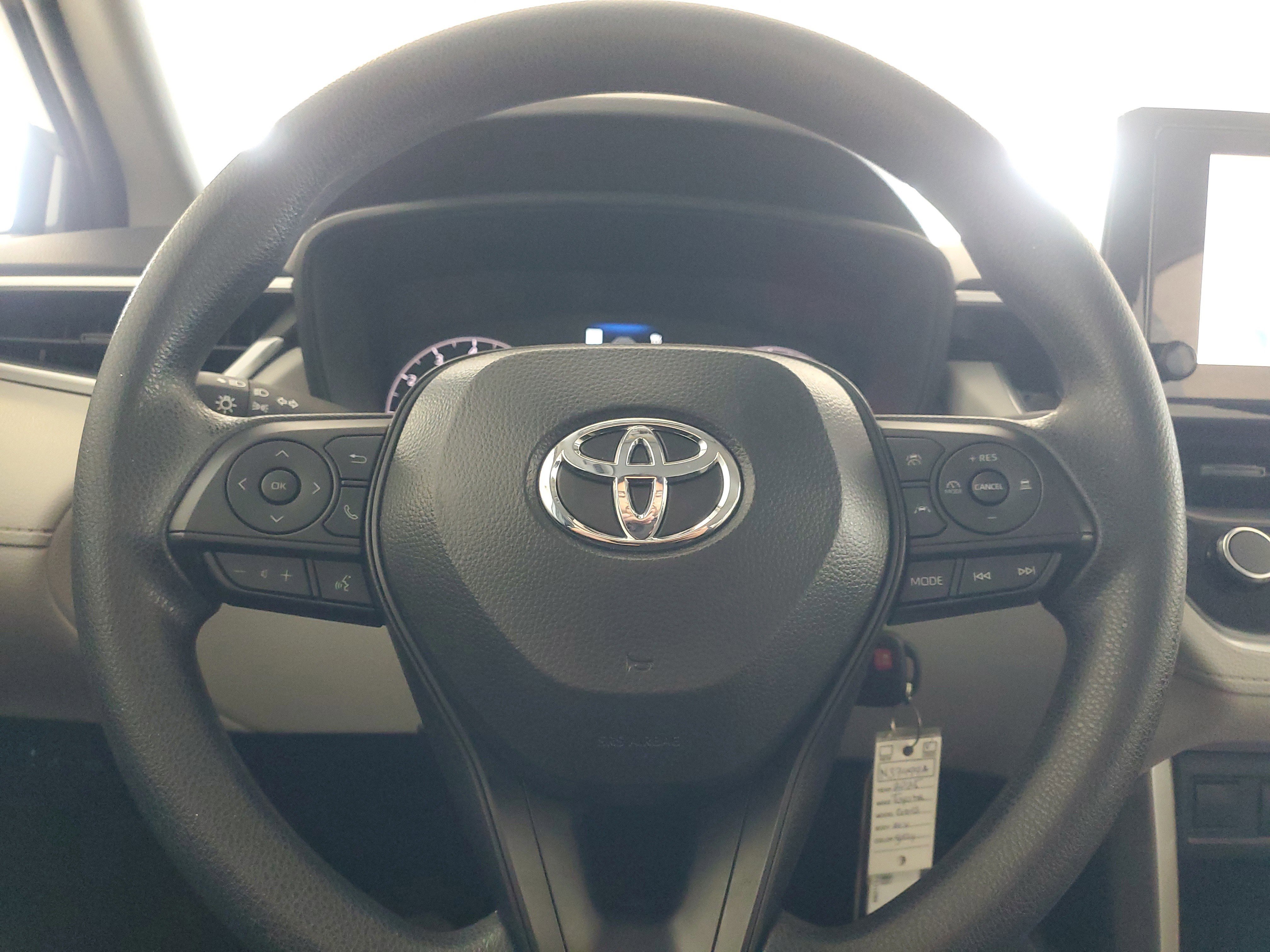 Used 2025 Toyota Corolla Cross L image 23